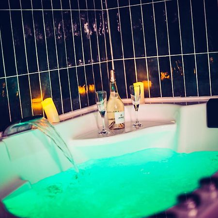 Love Room Du Mont D'Or - Baignoire Spa - Minibar Offert Marseille Luaran gambar
