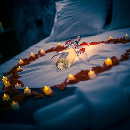 Love Room Du Mont D'Or - Baignoire Spa - Minibar Offert Marseille Luaran gambar