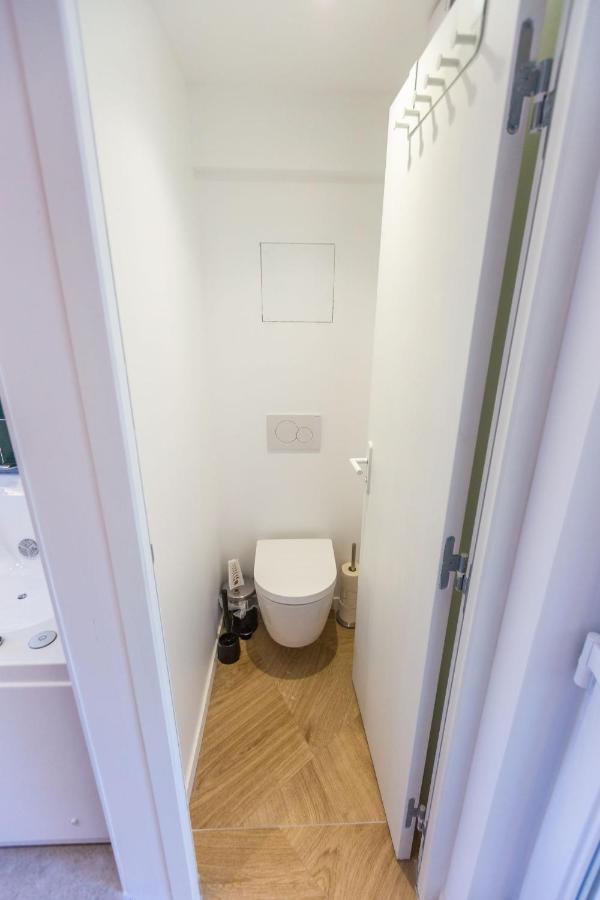 Love Room Du Mont D'Or - Baignoire Spa - Minibar Offert Marseille Luaran gambar