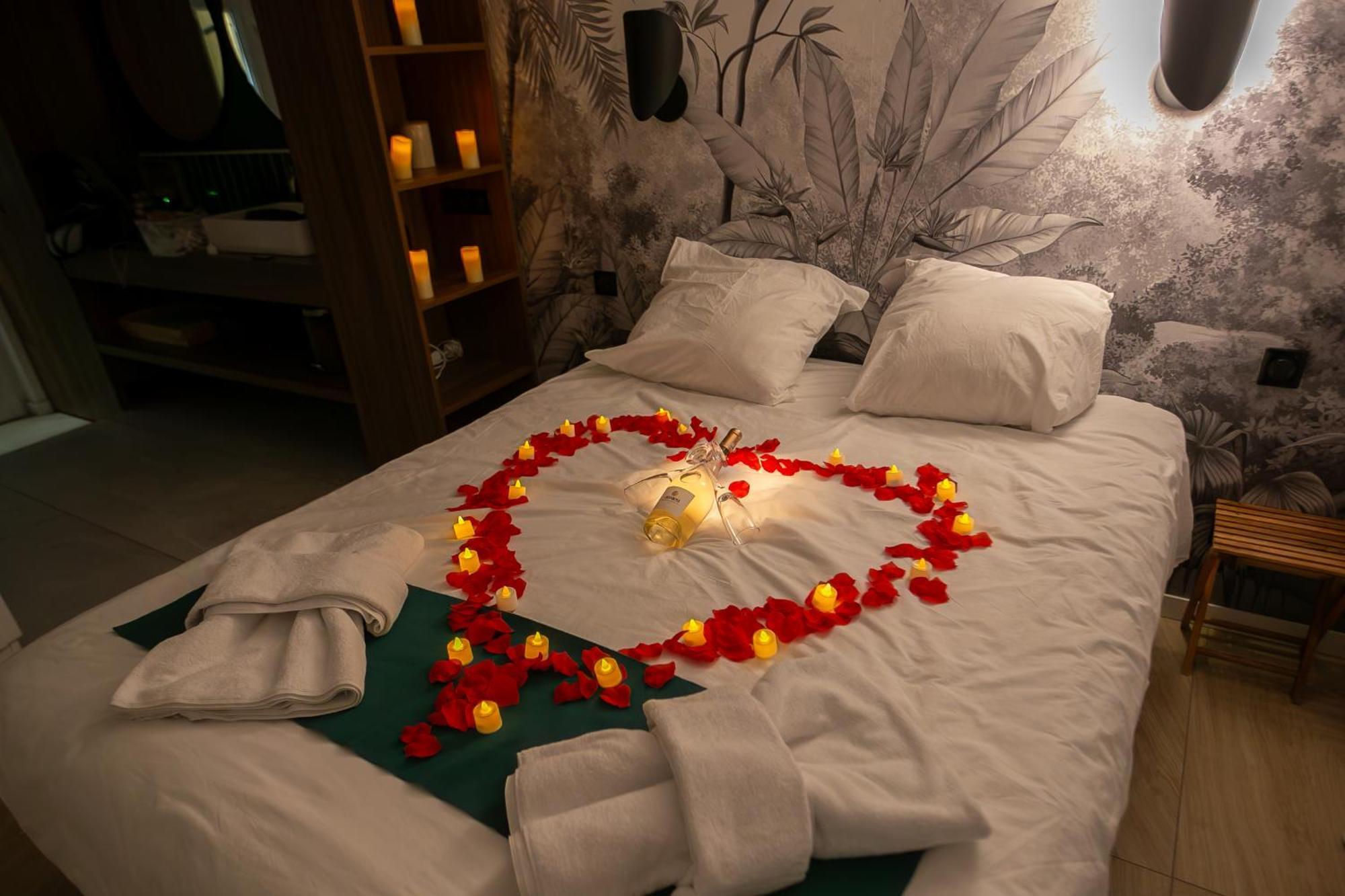 Love Room Du Mont D'Or - Baignoire Spa - Minibar Offert Marseille Luaran gambar