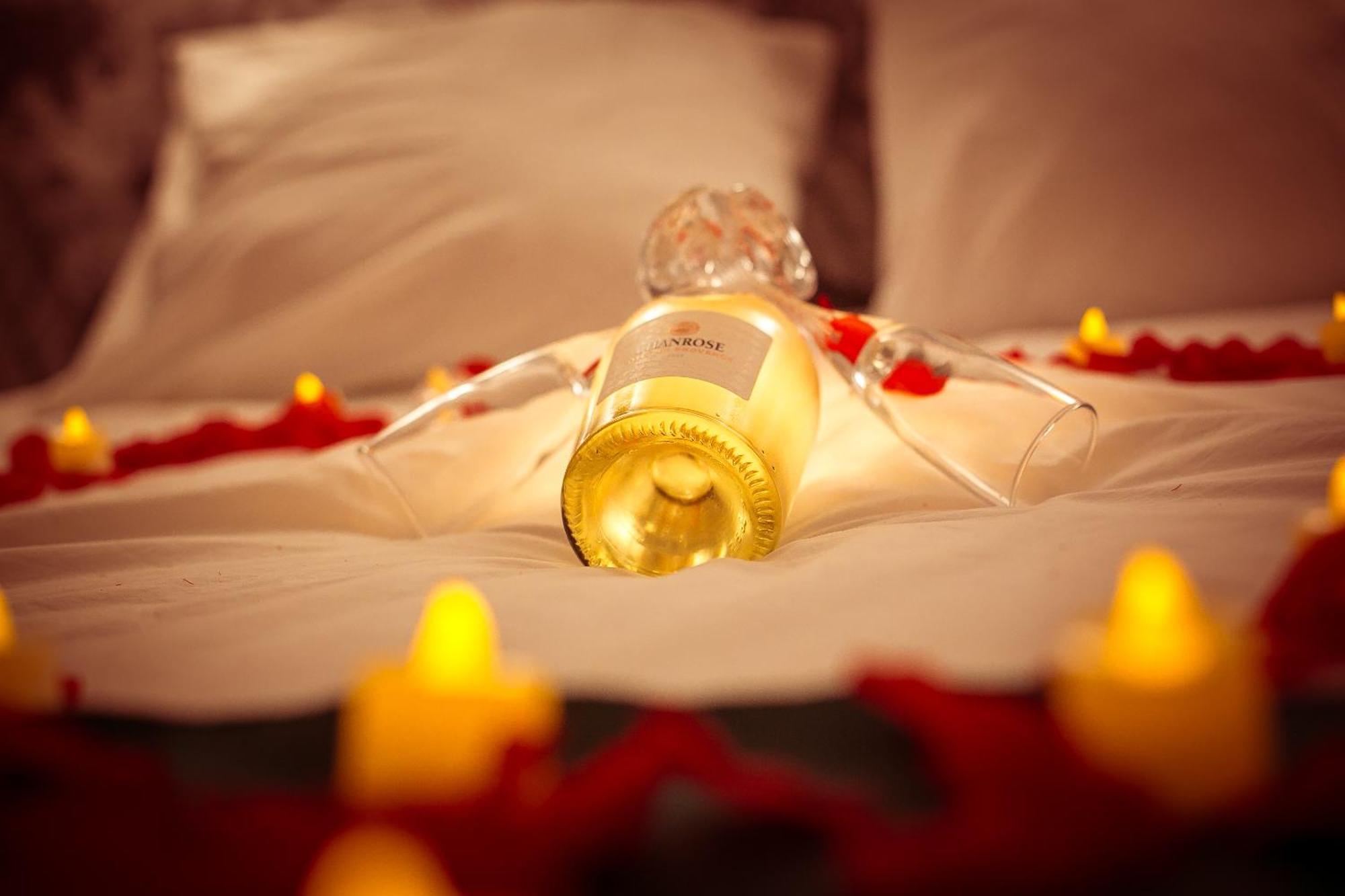 Love Room Du Mont D'Or - Baignoire Spa - Minibar Offert Marseille Luaran gambar